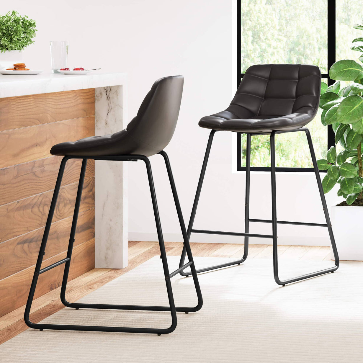 Set of 4, 24''Ada King Barstool. Black