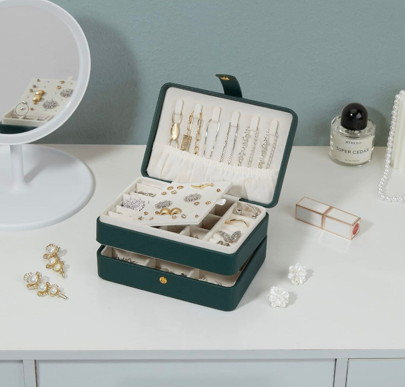 Jewelry Box, PU Leather Travel Jewelry Organizer Case for Women Girls, 2 Layers Portable Jewelry Storage Organizer for Stud Earrings, Rings, Necklaces, Bracelets. Green