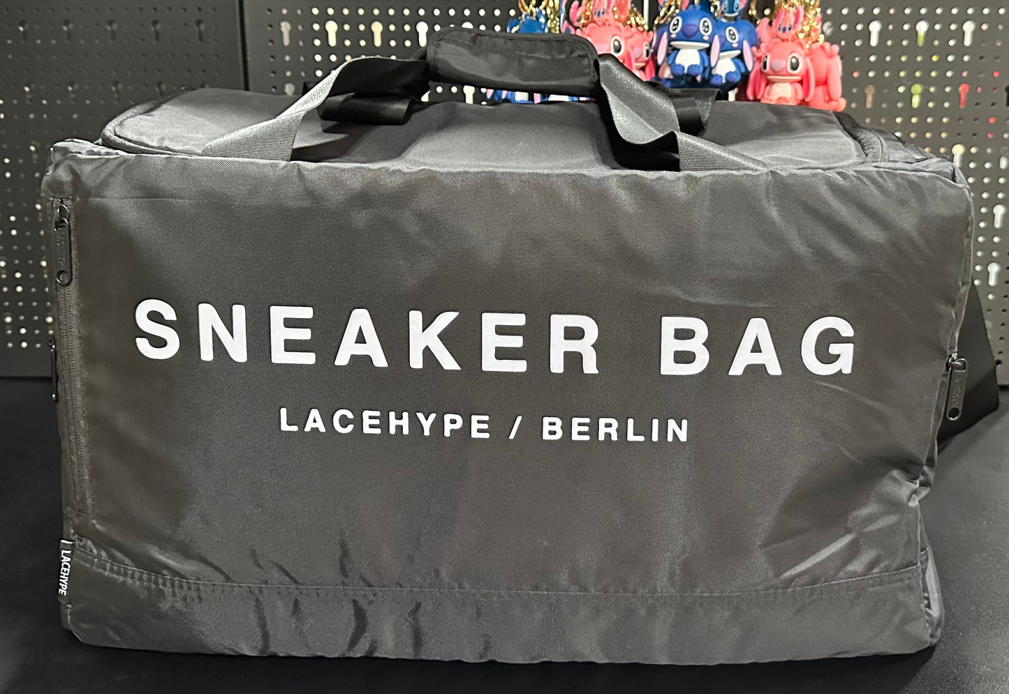 Sneaker Bag, Duffel Bag, Gym Training Bag, Travel Bag, Basketball Bag, Footbal Bag with 3 adjustable compartment dividers (Black/red "Sneaker Bag)