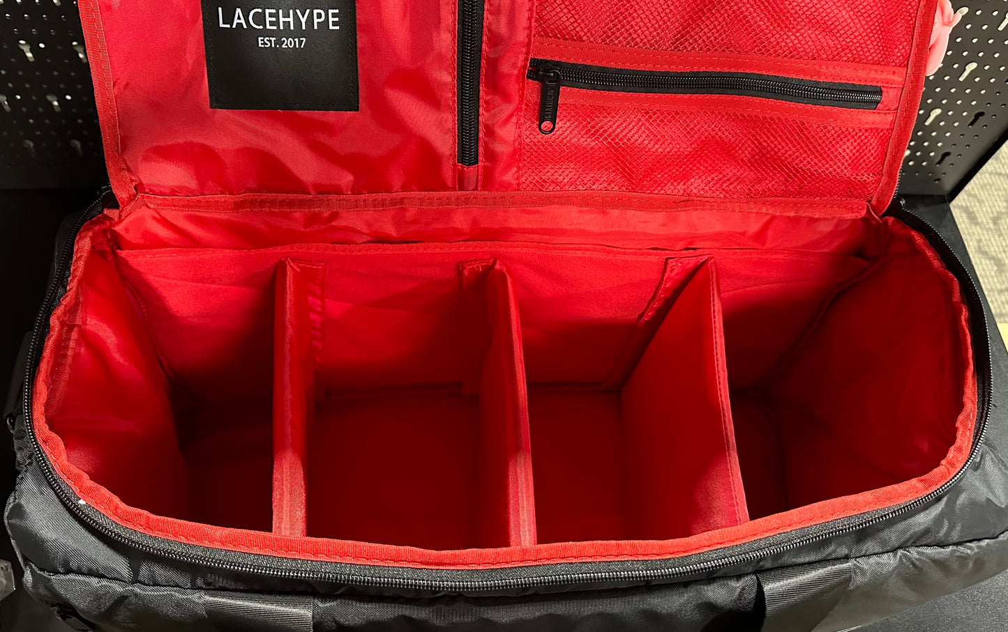 Sneaker Bag, Duffel Bag, Gym Training Bag, Travel Bag, Basketball Bag, Footbal Bag with 3 adjustable compartment dividers (Black/red "Sneaker Bag)