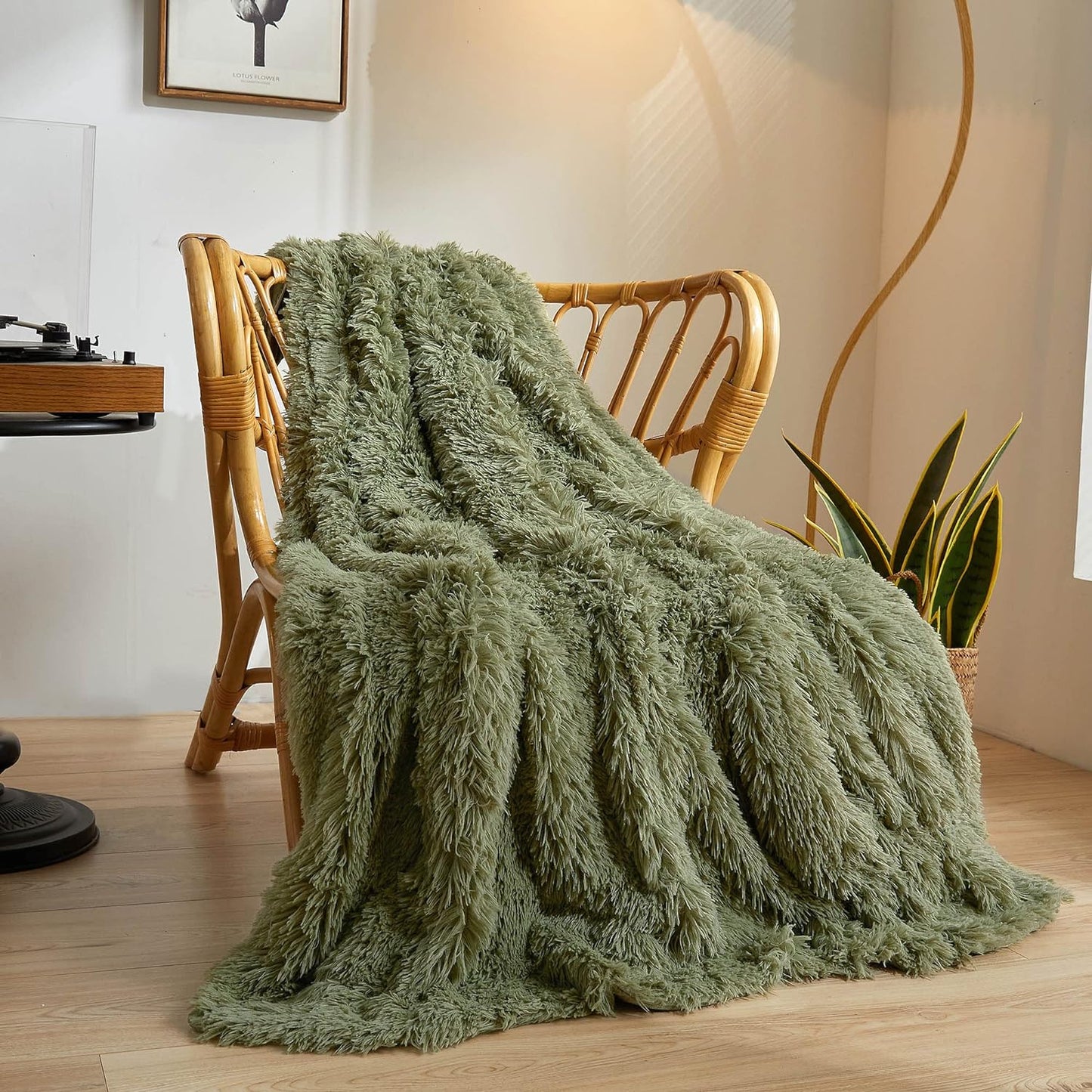 XeGe Luxury Faux Fur Throw Blanket, Gray Green Soft 50x60 Fluffy Blanket, Furry Plush Decorative Sofa Blanket, Cute Plush Plush Office Blanket, Gray Green for Bedroom Living Room